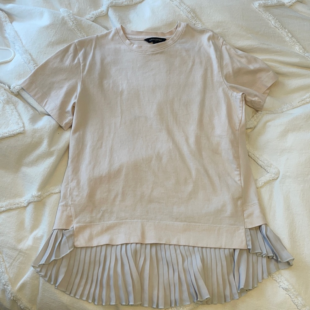 BR T-shirt with pleated ruffle hem
